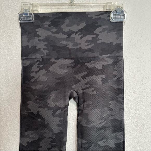 Spanx Seamless Green Camo Leggings SZ S - Picture 4 of 11